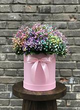 Цветочная композиция из Гипсофила и Розы в шляпной коробке в Цагане Амане