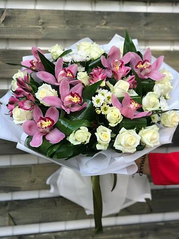 Букет цветов из: Розы и Хризантемы в Цагане Амане