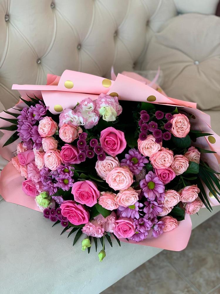 Букет цветов из: Хризантемы, Розы и Лизиантусы в Цагане Амане