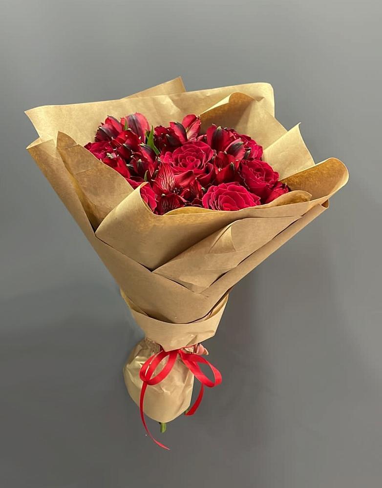 Букет цветов из: Альстромерии и Розы в Цагане Амане