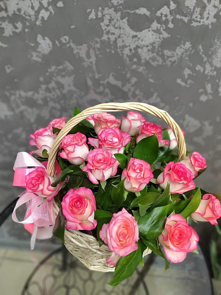 Цветочная композиция из Розы в корзине в Цагане Амане