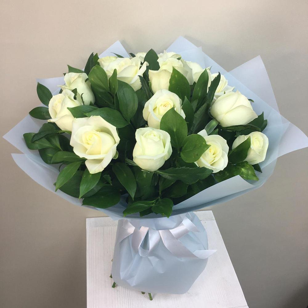 Букет 15 Белых роз Проуд в Цагане Амане