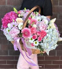 Цветочная композиция из Розы, Хризантемы, Пионы и Лизиантусы в корзине #REPLACE_PRED# Цагане Амане
