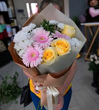 Букет цветов из:  Герберы, Розы и Хризантемы в Цагане Амане