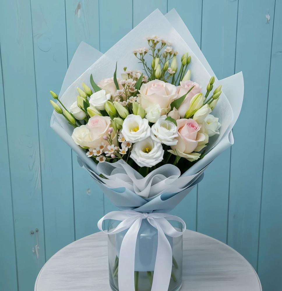 Букет цветов из: Розы и Лизиантусы в Цагане Амане