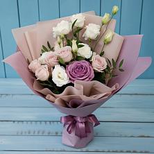 Букет цветов из:  Розы и Лизиантусы в Цагане Амане