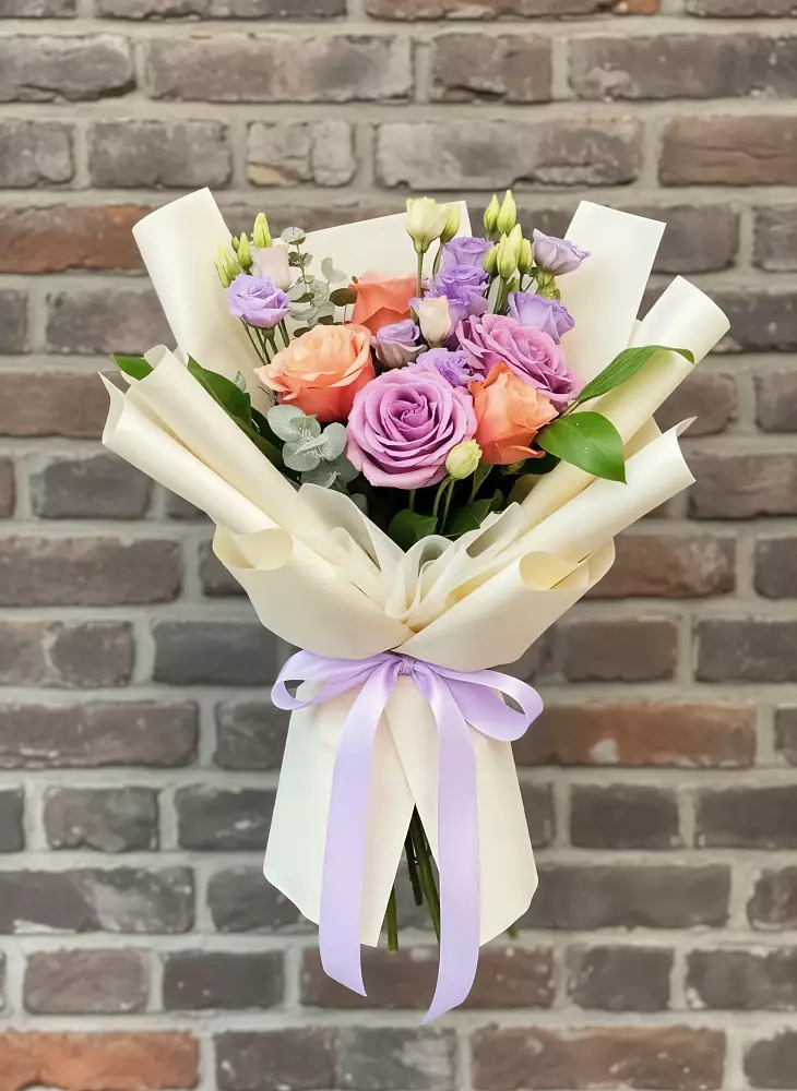 Букет цветов из: Лизиантусы и Розы в Цагане Амане