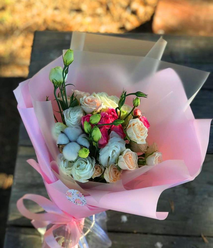 Букет цветов из: Розы и Лизиантусы в Цагане Амане