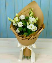 Букет цветов из:  Хризантемы и Лизиантусы в Цагане Амане