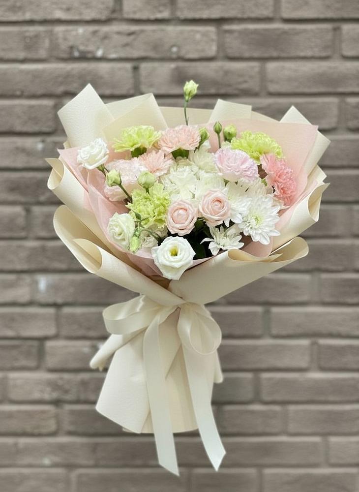 Букет цветов из: Гвоздики, Розы, Лизиантусы и Хризантемы в Цагане Амане