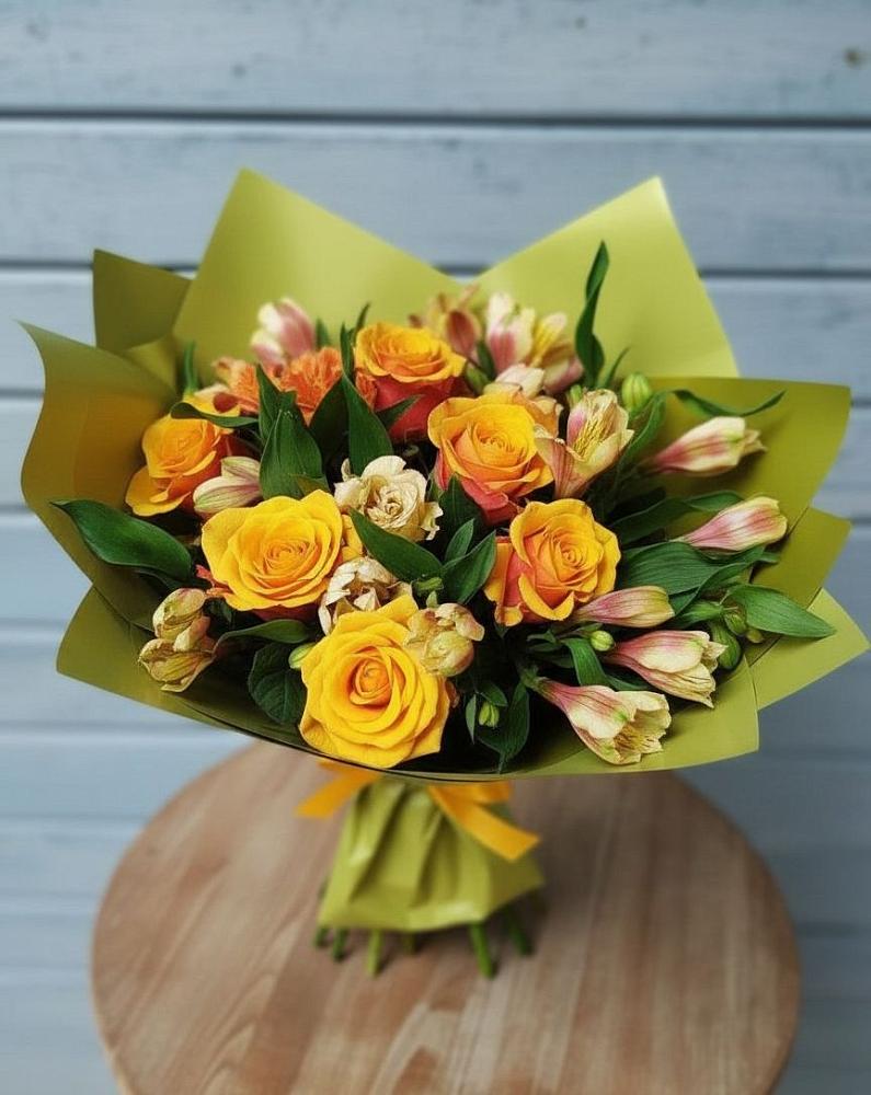 Букет цветов из: Альстромерии и Розы в Цагане Амане