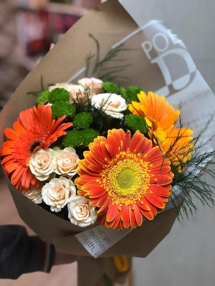 Букет цветов из: Герберы, Хризантемы и Розы в Цагане Амане