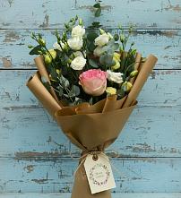 Букет цветов из:  Розы и Лизиантусы в Цагане Амане