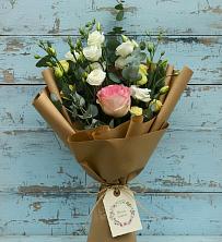 Букет цветов из:  Розы и Лизиантусы в Цагане Амане