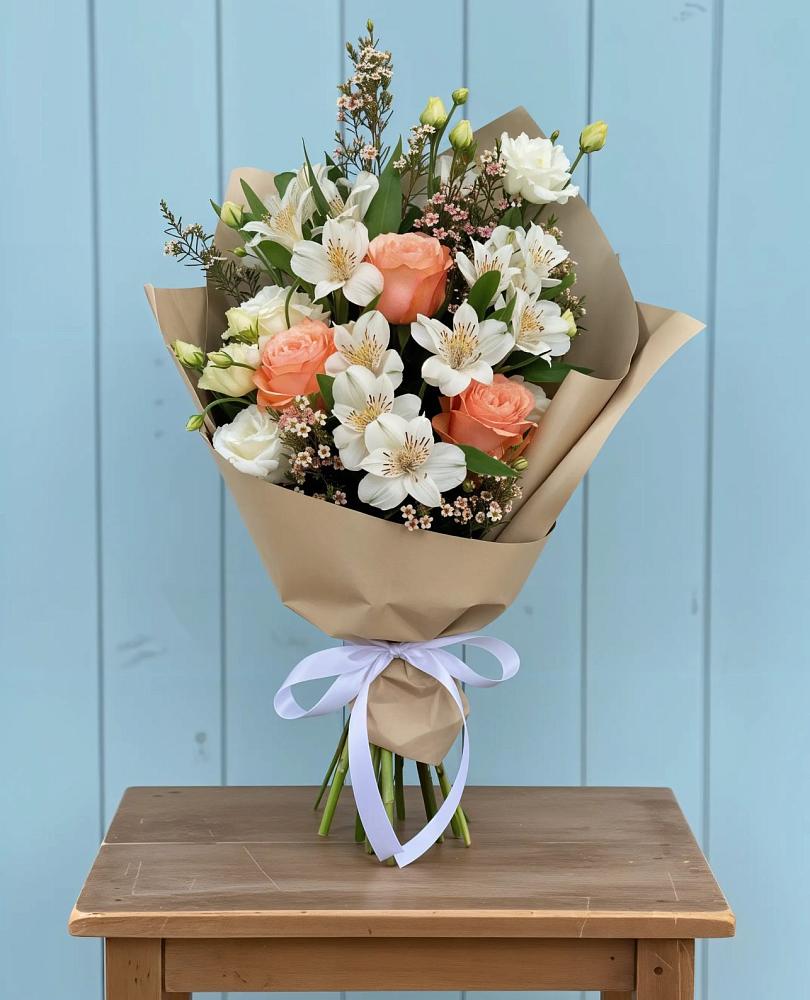 Букет цветов из: Альстромерии, Лизиантусы, Розы и Хризантемы в Цагане Амане