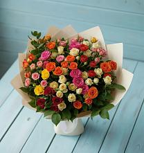 Букет Микс из разноцветных кустовых роз в Цагане Амане