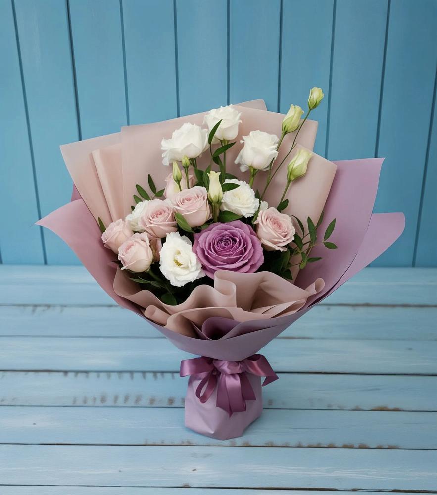 Букет цветов из: Розы и Лизиантусы в Цагане Амане